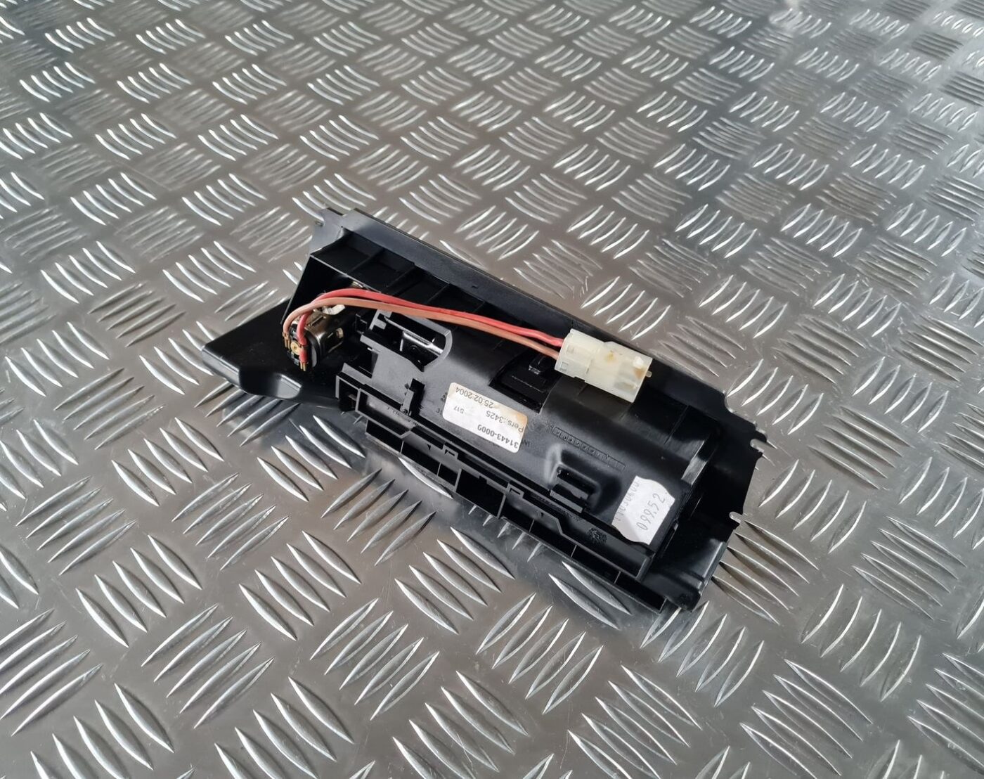 Pelnu trauks priekš BMW 6 E63 645 2004 5 Pelnu trauks priekš BMW 6 E63 645 2004