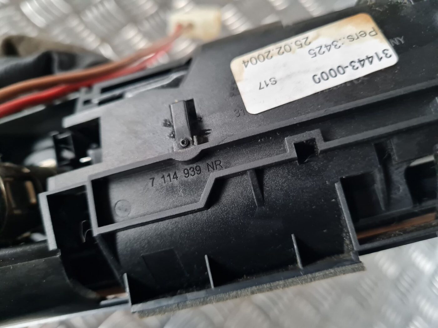 Pelnu trauks priekš BMW 6 E63 645 2004 4 Pelnu trauks priekš BMW 6 E63 645 2004