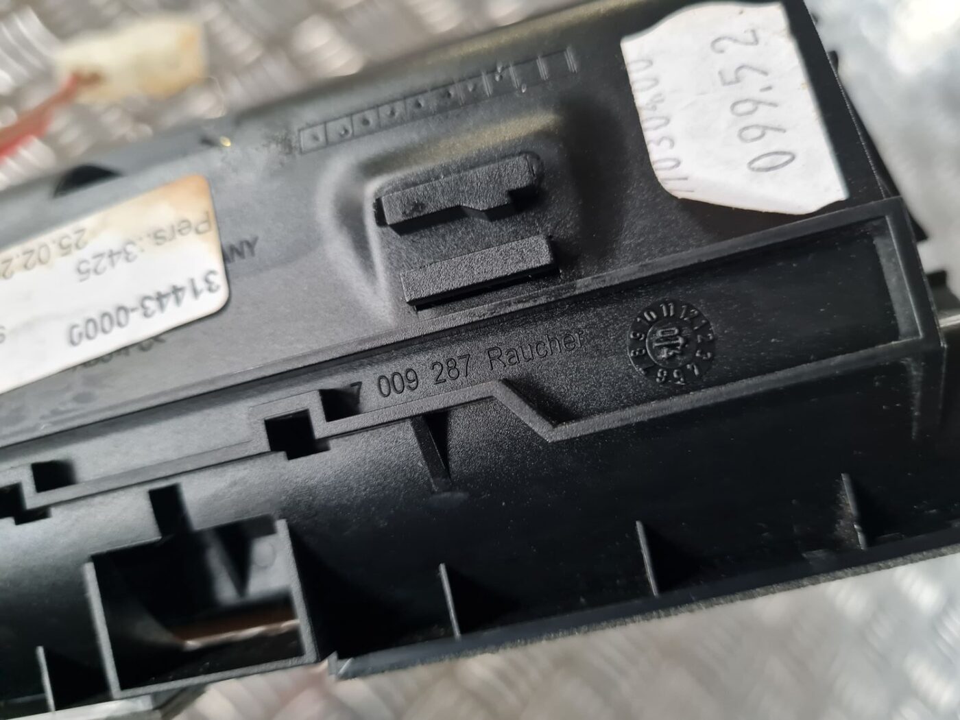 Pelnu trauks priekš BMW 6 E63 645 2004 3 Pelnu trauks priekš BMW 6 E63 645 2004