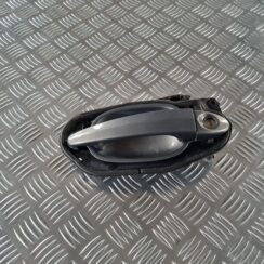 Priekšējāis kreisais durvju rokturis priekš BMW 6 E63 645 2004