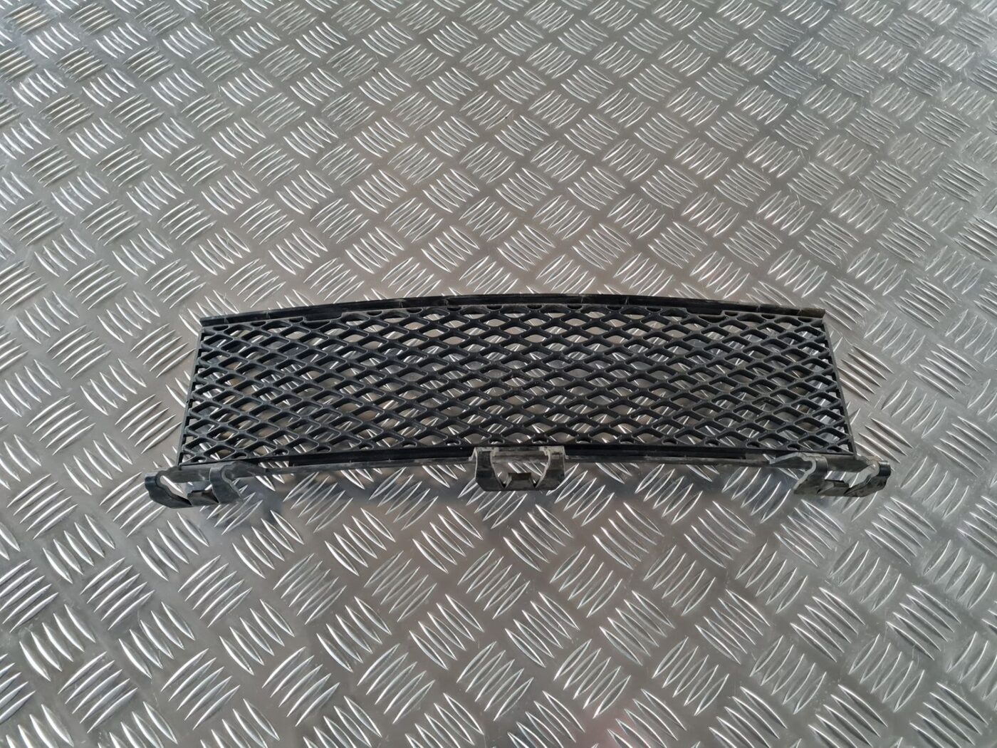 Bufera reste priekš BMW 6 E63 645 2004 3 Bufera reste priekš BMW 6 E63 645 2004