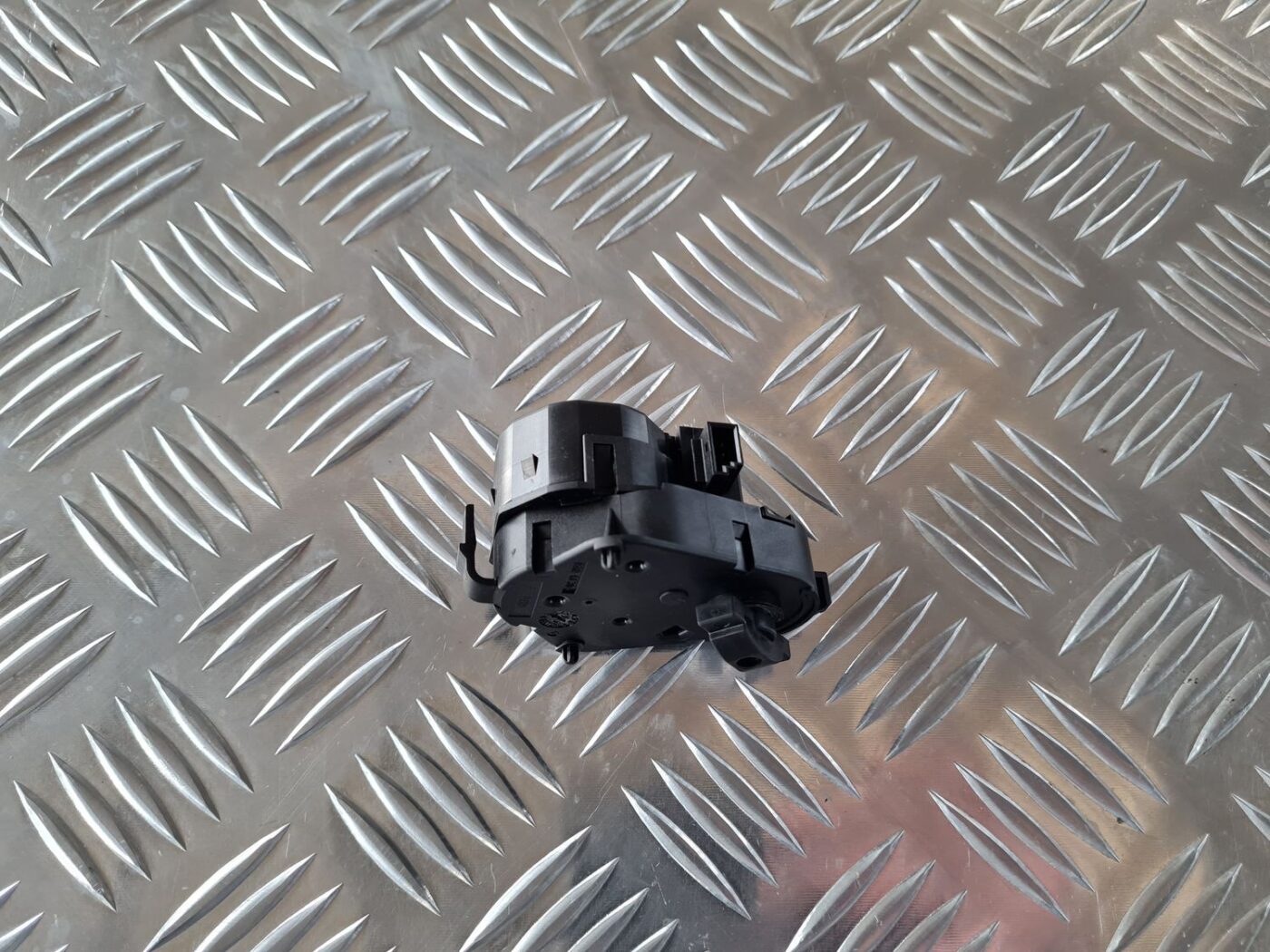 Apsildes sistēmas aktuators priekš BMW 6 E63 645 2004