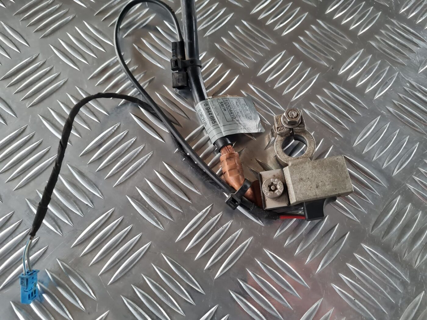 Negatīvais elektrovads priekš BMW 6 E63 645 2004 2 Negatīvais elektrovads priekš BMW 6 E63 645 2004