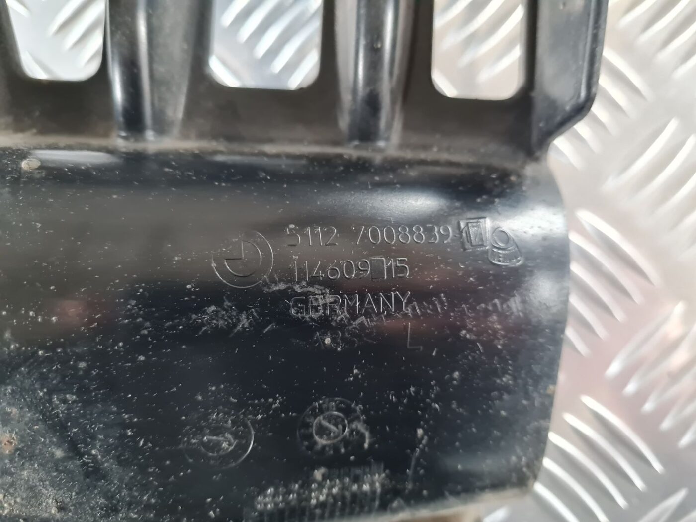 Aizmugurēja bufera kronšteins priekš BMW 6 E63 645 2004 3 Aizmugurēja bufera kronšteins priekš BMW 6 E63 645 2004