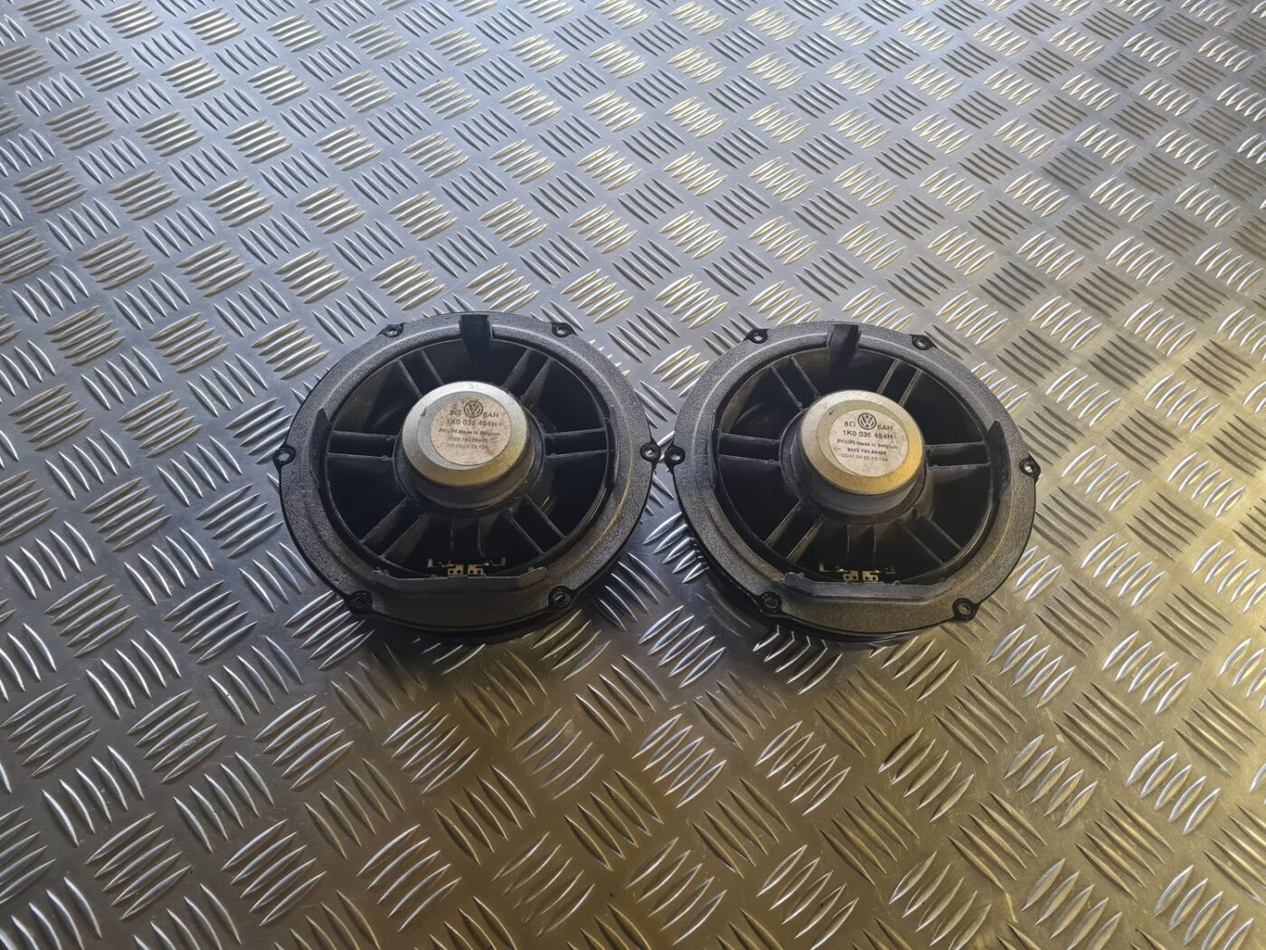 Durvju skaļrunis, apakšā priekš VW GOLF 5 2004 1 Durvju skaļrunis, apakšā priekš VW GOLF 5 2004