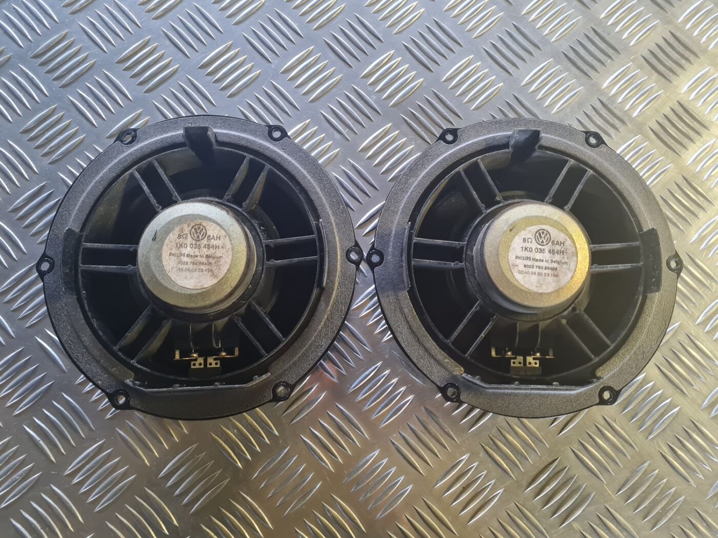 Durvju skaļrunis, apakšā priekš VW GOLF 5 2004 2 Durvju skaļrunis, apakšā priekš VW GOLF 5 2004