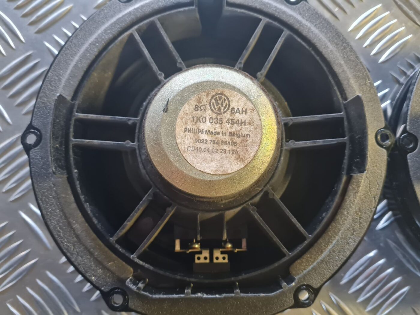 Durvju skaļrunis, apakšā priekš VW GOLF 5 2004 9 Durvju skaļrunis, apakšā priekš VW GOLF 5 2004