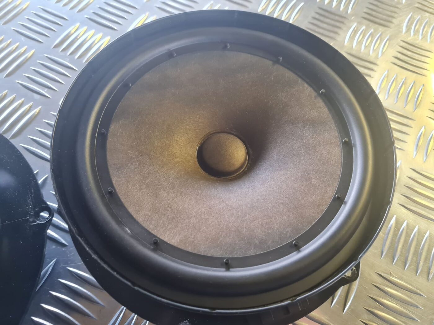 Durvju skaļrunis, apakšā priekš VW GOLF 5 2004 6 Durvju skaļrunis, apakšā priekš VW GOLF 5 2004