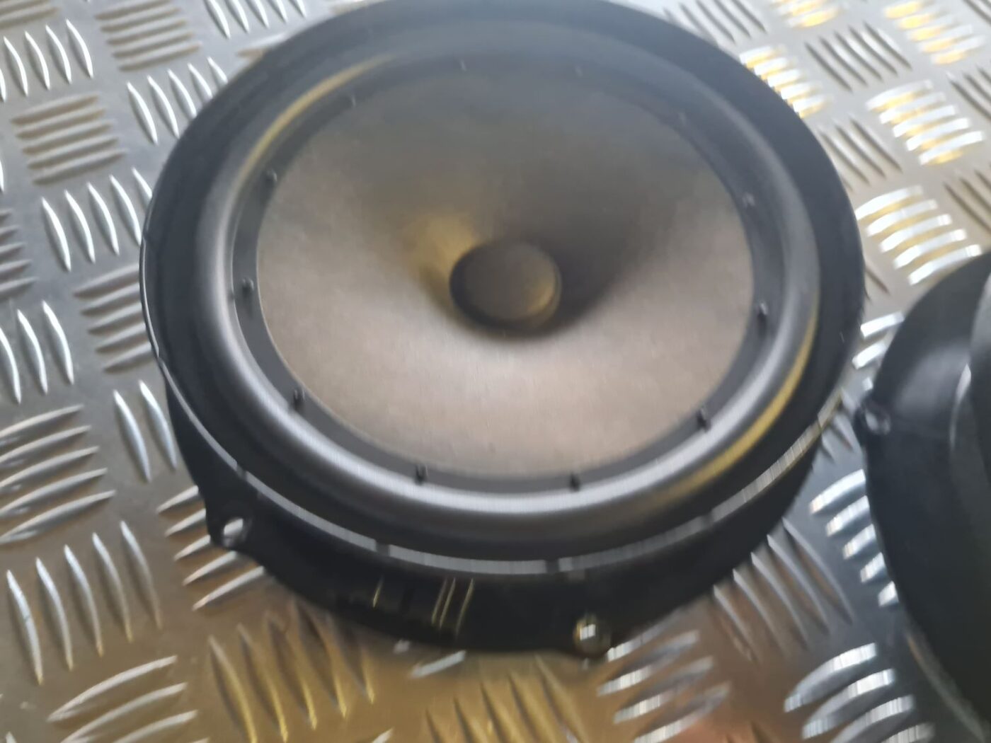 Durvju skaļrunis, apakšā priekš VW GOLF 5 2004 5 Durvju skaļrunis, apakšā priekš VW GOLF 5 2004