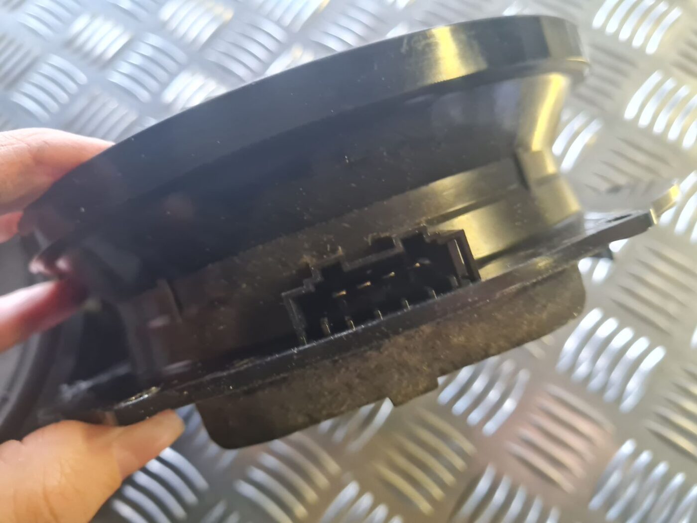 Durvju skaļrunis, apakšā priekš VW GOLF 5 2004 3 Durvju skaļrunis, apakšā priekš VW GOLF 5 2004