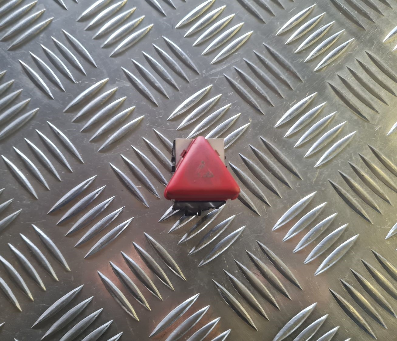 Trauksmes poga priekš VW GOLF 5 2004 1 Trauksmes poga priekš VW GOLF 5 2004