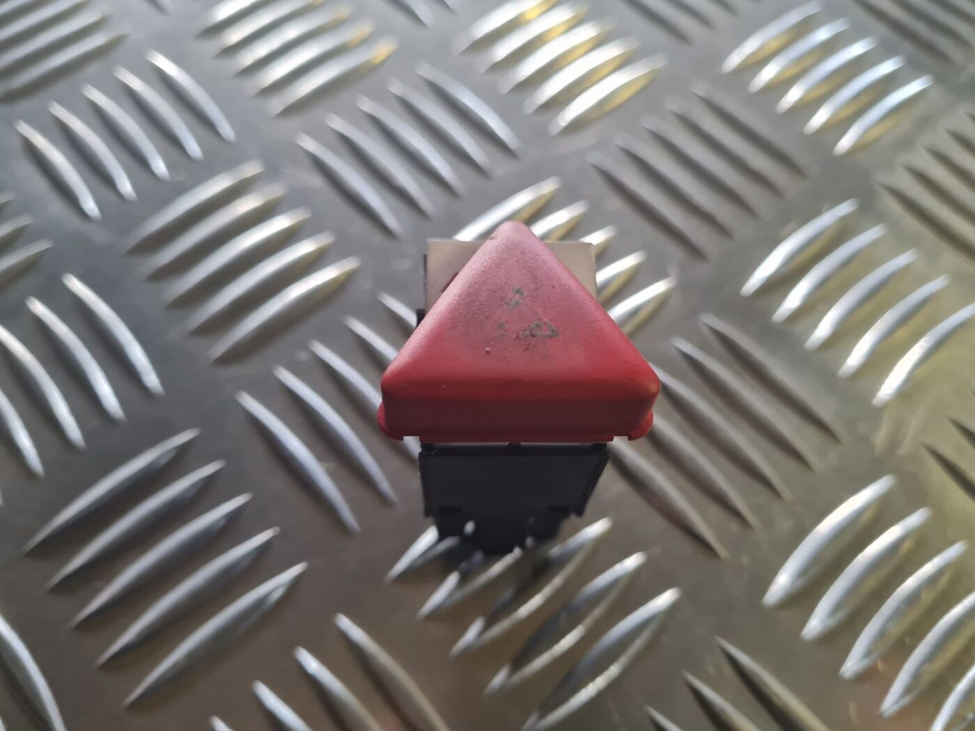 Trauksmes poga priekš VW GOLF 5 2004 2 Trauksmes poga priekš VW GOLF 5 2004