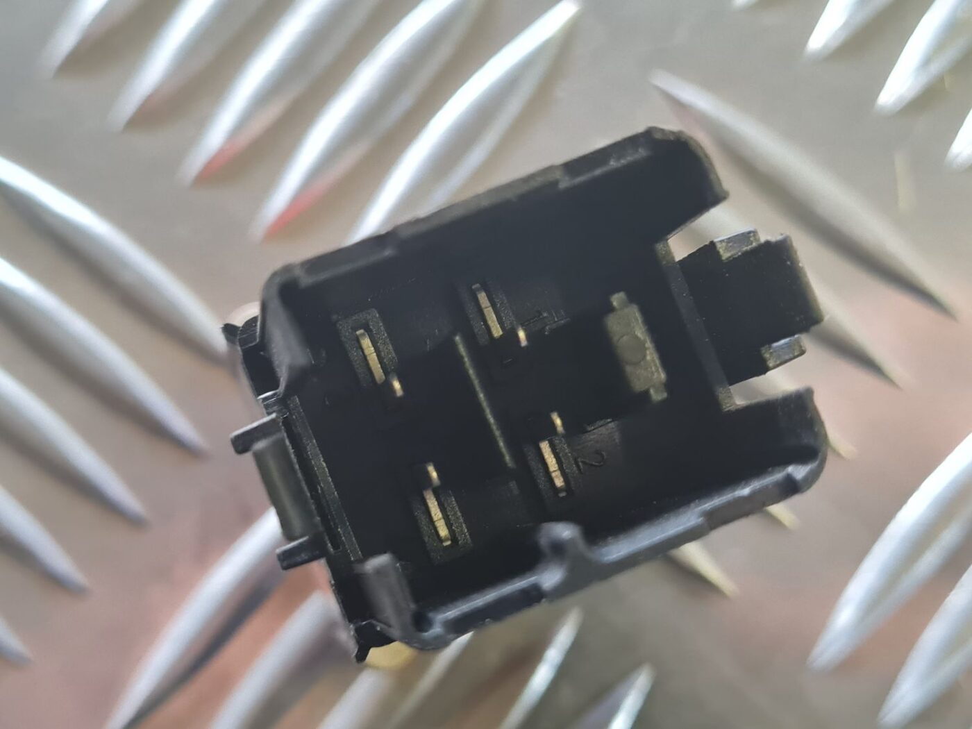 Trauksmes poga priekš VW GOLF 5 2004 4 Trauksmes poga priekš VW GOLF 5 2004