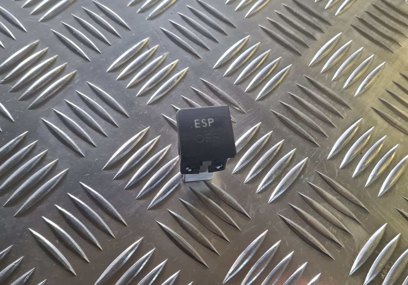 ESP poga priekš VW GOLF 5 2004 1 ESP poga priekš VW GOLF 5 2004