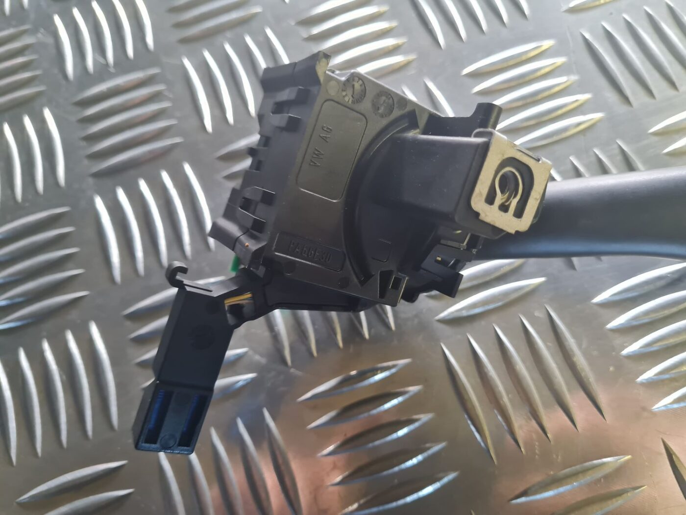 Stikla tīrītāja slēdzis priekš VW GOLF 5 2004 5 Stikla tīrītāja slēdzis priekš VW GOLF 5 2004