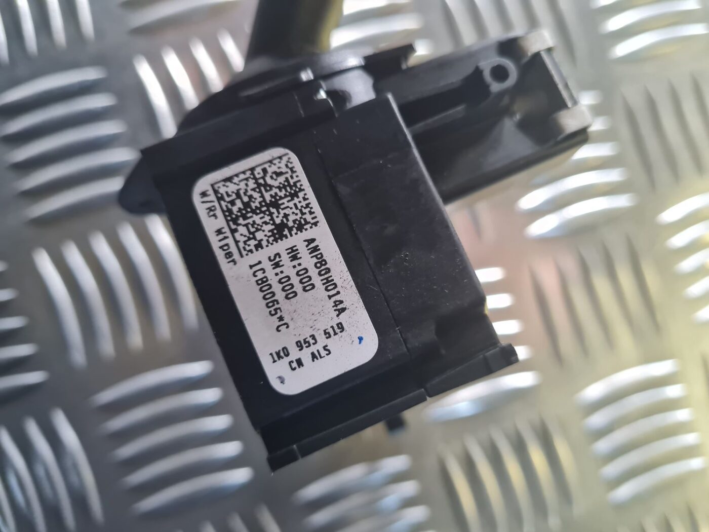 Stikla tīrītāja slēdzis priekš VW GOLF 5 2004 3 Stikla tīrītāja slēdzis priekš VW GOLF 5 2004