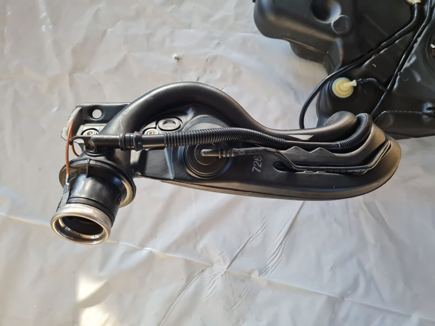 Degvielas tvertne priekš VW GOLF 5 2004 6 Degvielas tvertne priekš VW GOLF 5 2004