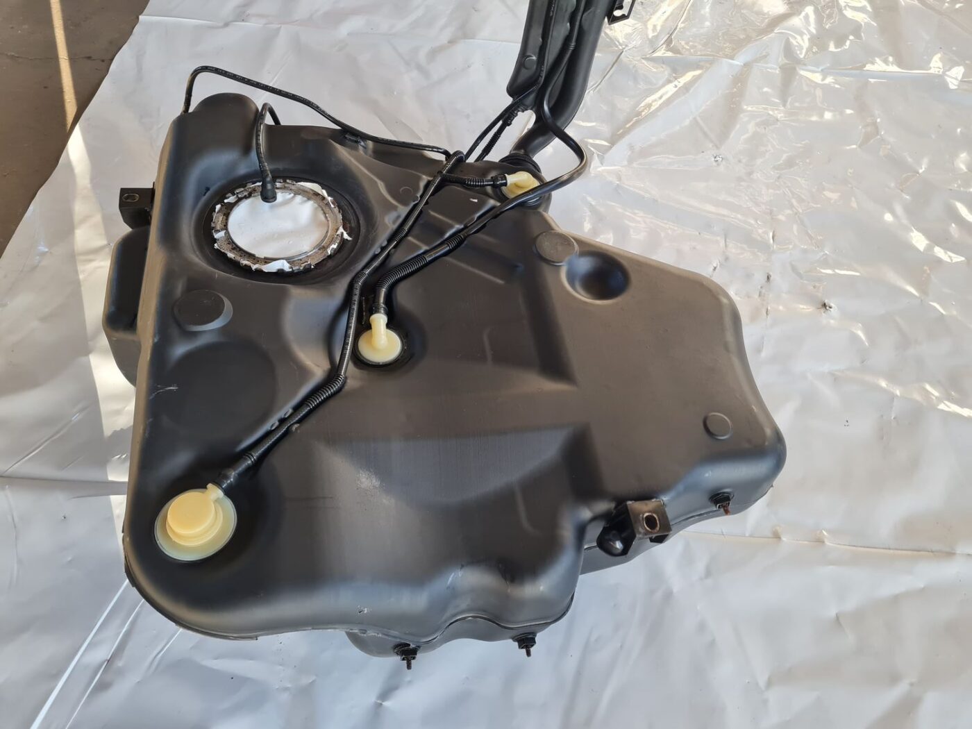 Degvielas tvertne priekš VW GOLF 5 2004 3 Degvielas tvertne priekš VW GOLF 5 2004