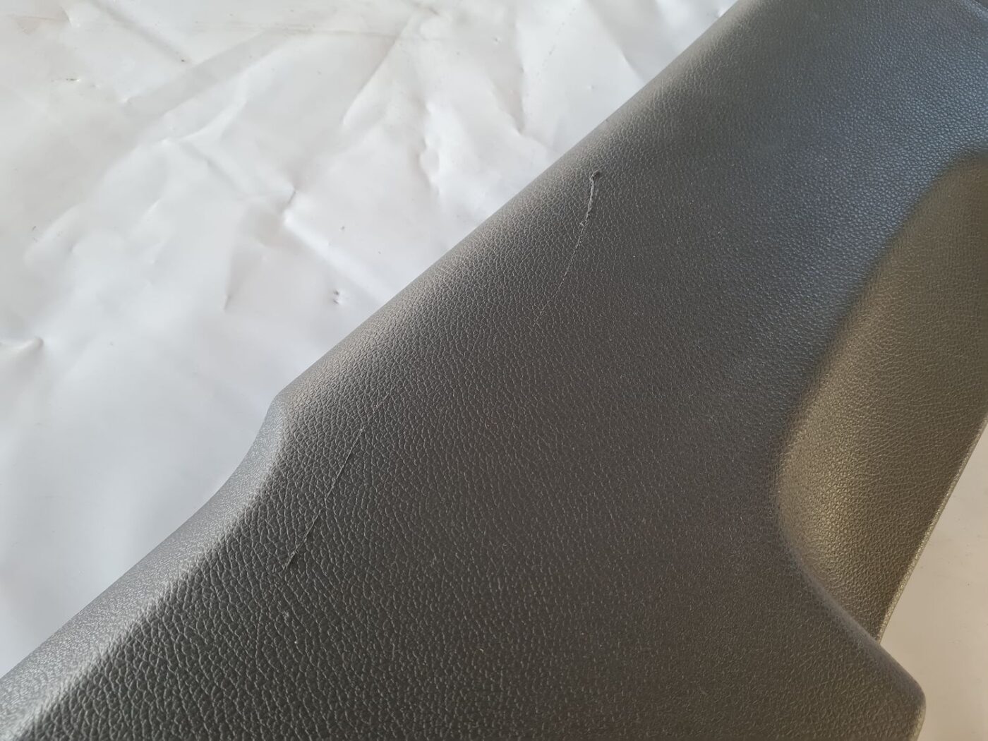 Vidējas salona statnes apdare priekš VW GOLF 5 2004 2 Vidējas salona statnes apdare priekš VW GOLF 5 2004