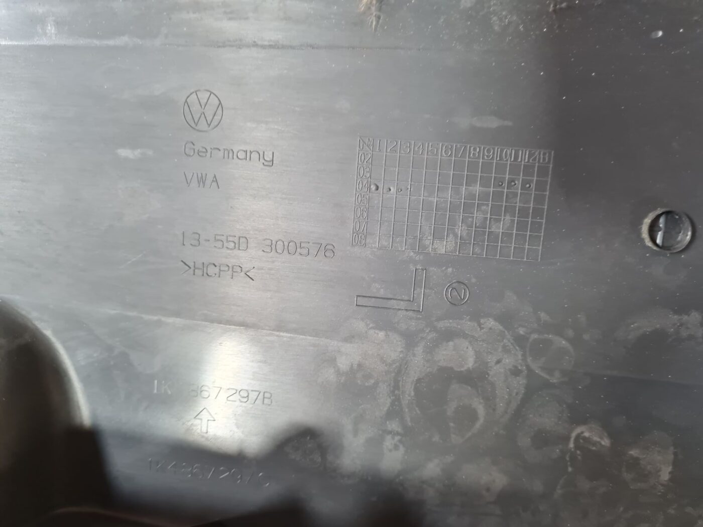 Vidējas salona statnes apdare priekš VW GOLF 5 2004 3 Vidējas salona statnes apdare priekš VW GOLF 5 2004
