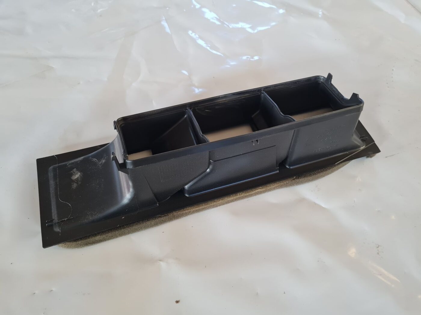 Salona gaisa vads priekš VW GOLF 5 2004 2 Salona gaisa vads priekš VW GOLF 5 2004