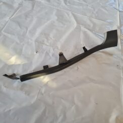 Sliekšņa aizmugurēja laba uzlika (salonā) priekš VW GOLF 5 2004