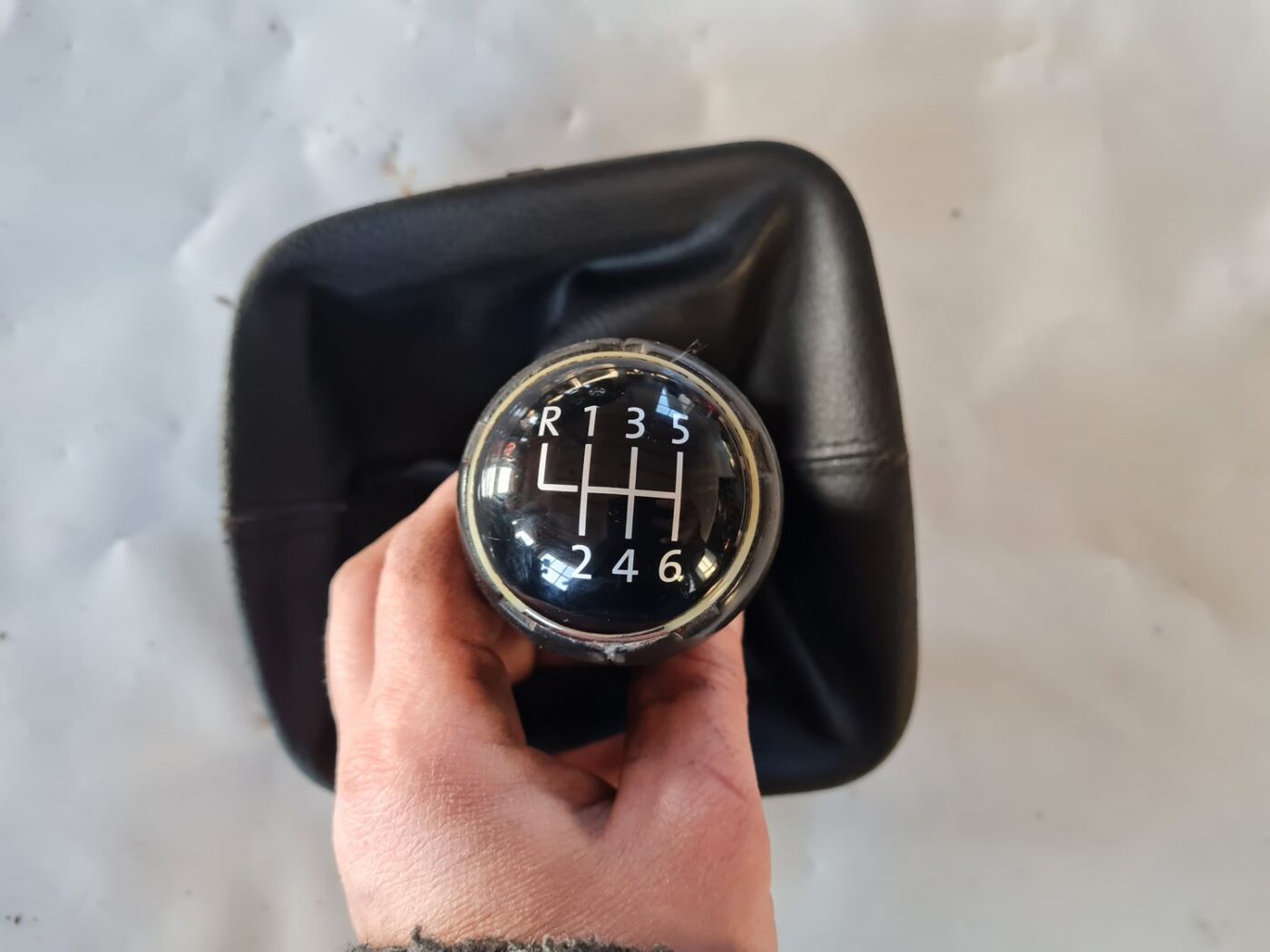 Pārnesumu pārslēgšanas kloķa uzgalis priekš VW GOLF 5 2004 3 Pārnesumu pārslēgšanas kloķa uzgalis priekš VW GOLF 5 2004