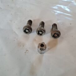 Riteņu skrūves priekš VW GOLF 5 2004