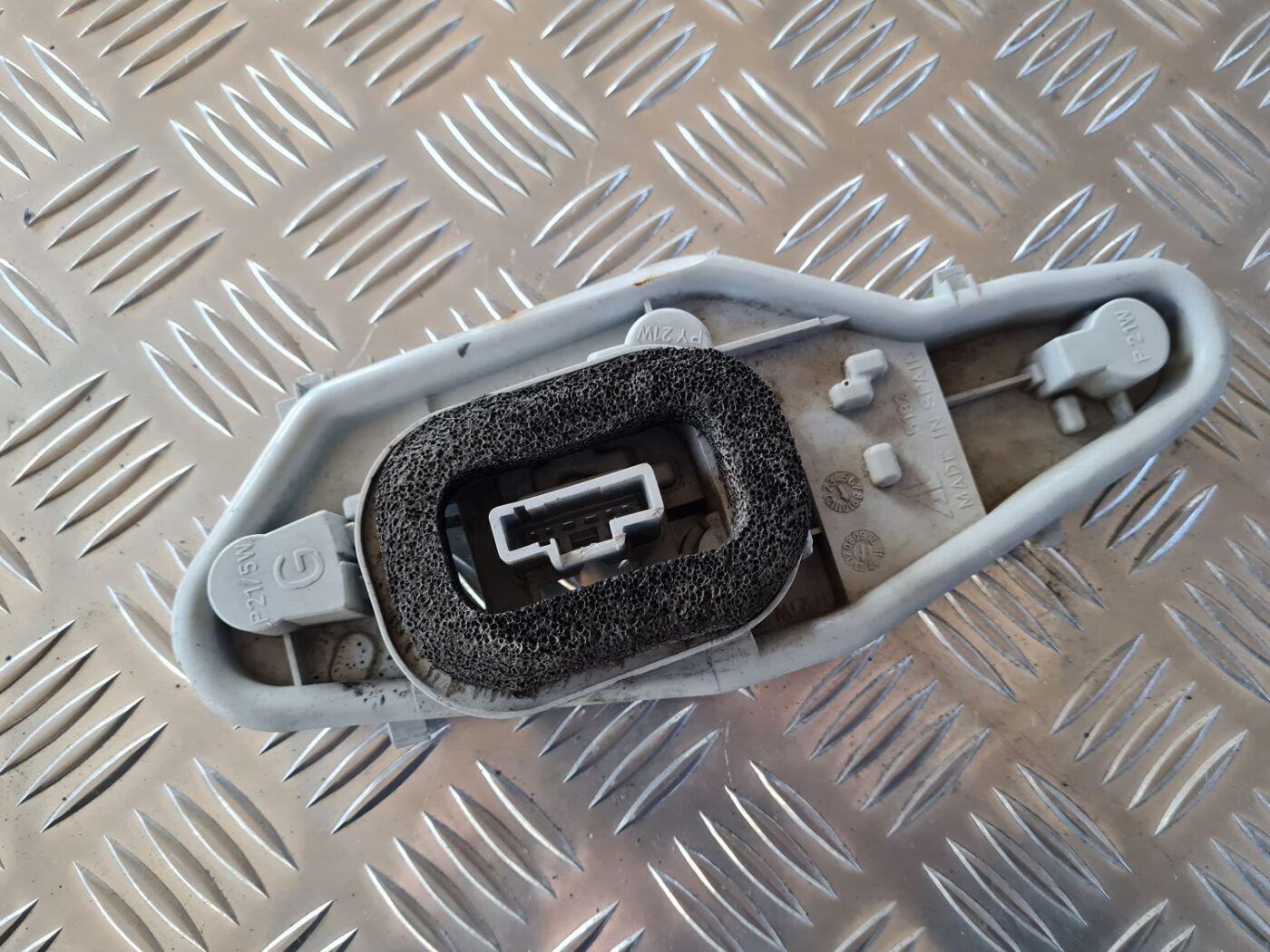 Aizmugures luktura spuldzes turētājs priekš CITROEN BERLINGO 2014