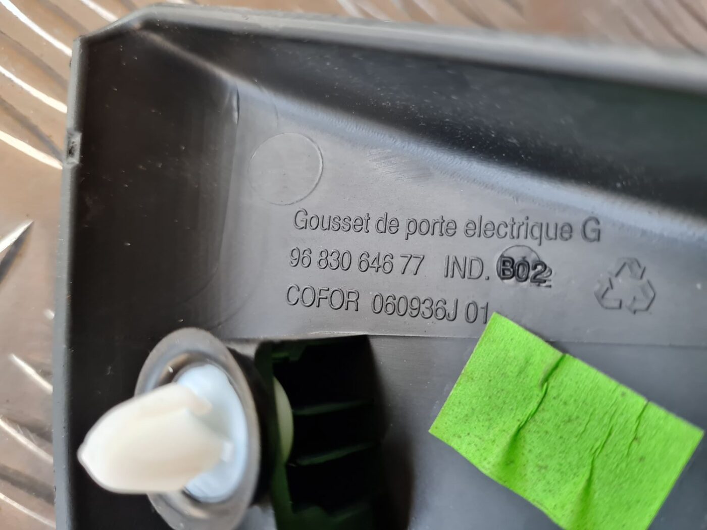 Durvju spoguļa apdares uzlika salonā (bez skaļruņa) priekš CITROEN BERLINGO 2014 3 Durvju spoguļa apdares uzlika salonā (bez skaļruņa) priekš CITROEN BERLINGO 2014