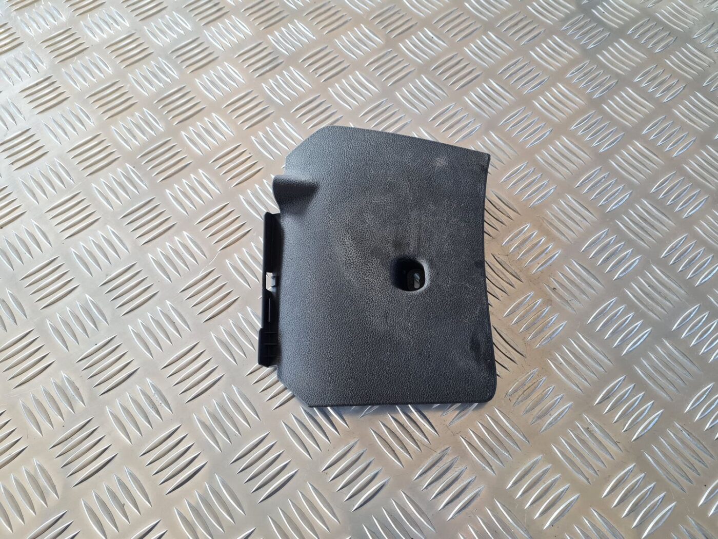 Mērinstrumentu paneļa apakšēja apdare priekš CITROEN BERLINGO 2014 1 Mērinstrumentu paneļa apakšēja apdare priekš CITROEN BERLINGO 2014