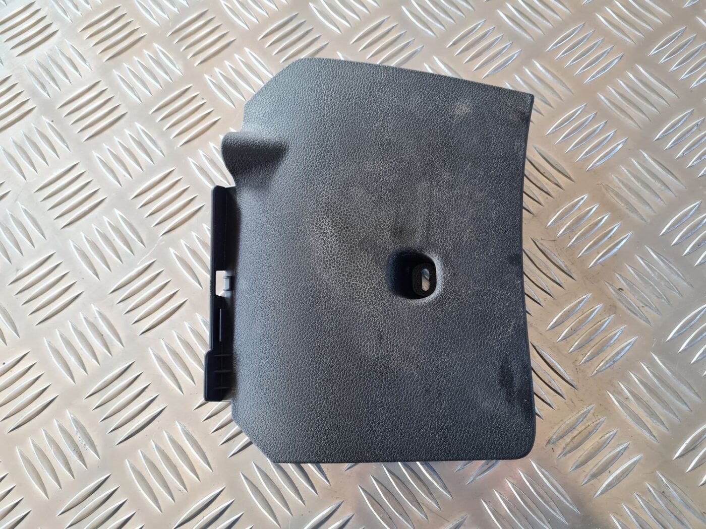 Mērinstrumentu paneļa apakšēja apdare priekš CITROEN BERLINGO 2014 2 Mērinstrumentu paneļa apakšēja apdare priekš CITROEN BERLINGO 2014