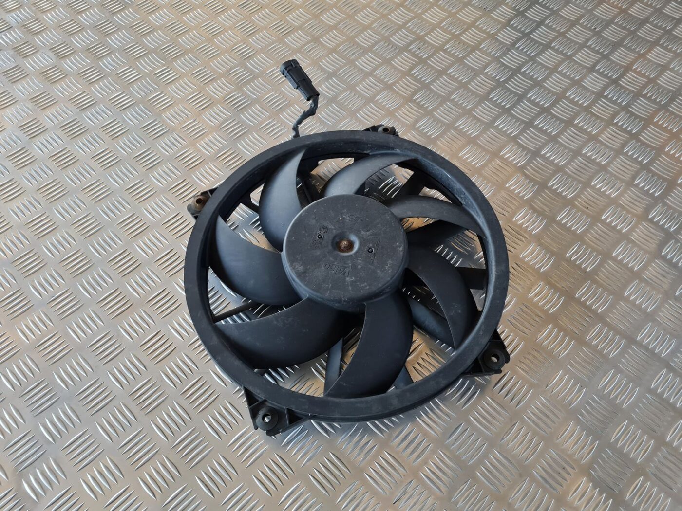 Dzesēšanas radiatora ventilators priekš CITROEN BERLINGO 2014 1 Dzesēšanas radiatora ventilators priekš CITROEN BERLINGO 2014