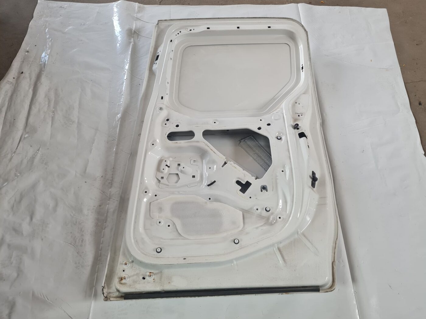 Sānu bīdāmās durvis priekš CITROEN BERLINGO 2014 7 Sānu bīdāmās durvis priekš CITROEN BERLINGO 2014