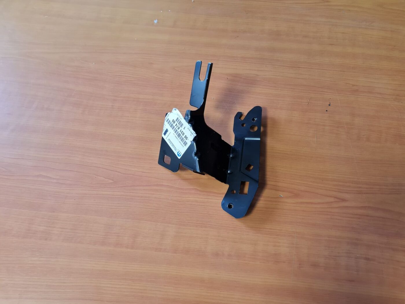 Priekšējā spārna un bufera stiprinājums priekš Peugeot 2008 2013-2016