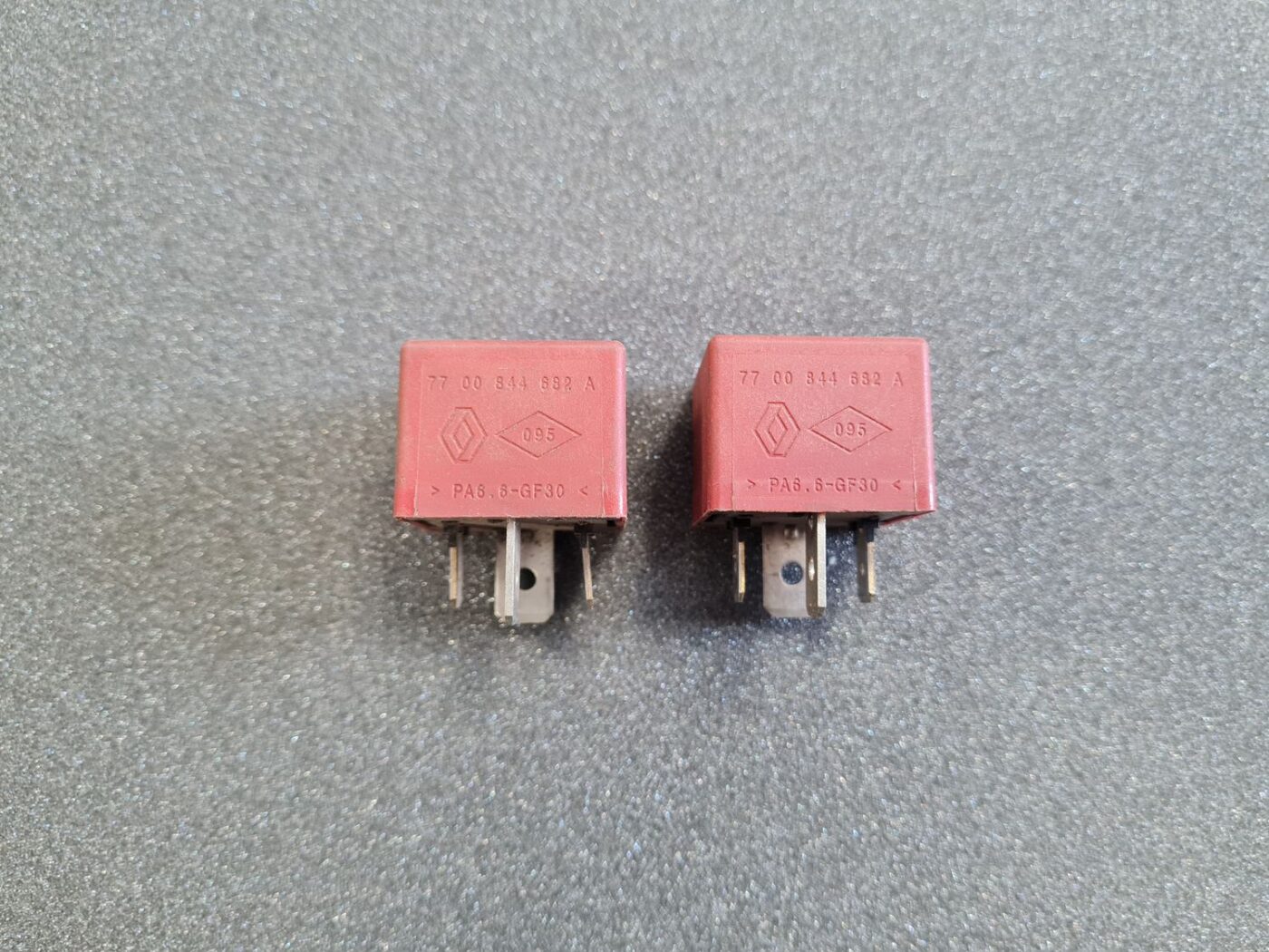 Drošinātāju releja priekš RENAULT 1 Drošinātāju releja priekš RENAULT