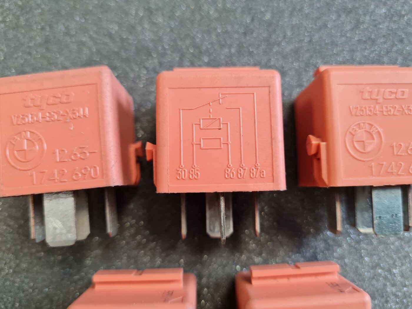 Drošinātāju releja priekš BMW 4 Drošinātāju releja priekš BMW