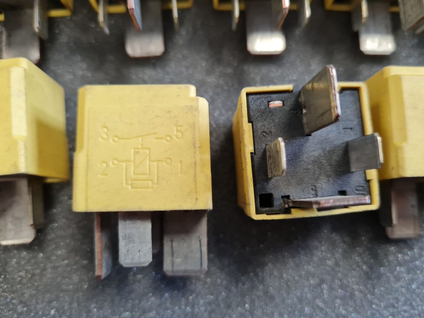 Drošinātāju releja priekš OPEL 3 Drošinātāju releja priekš OPEL