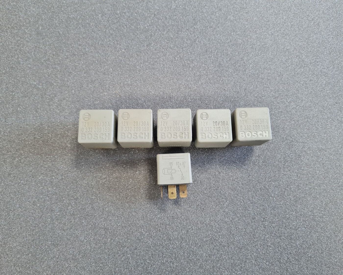 Drošinātāju releja priekš SAAB 1 Drošinātāju releja priekš SAAB