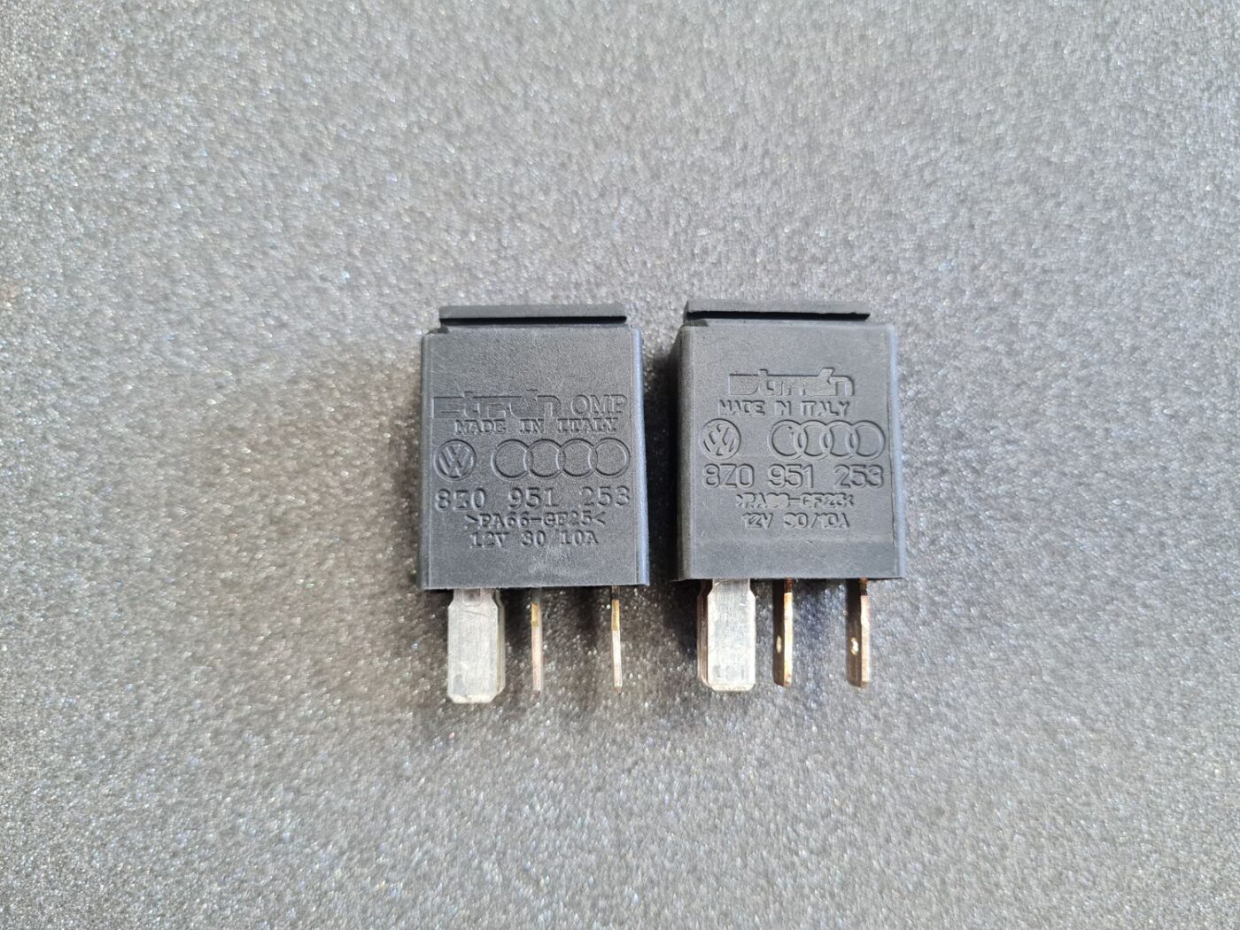 Drošinātāju releja priekš AUDI 1 Drošinātāju releja priekš AUDI