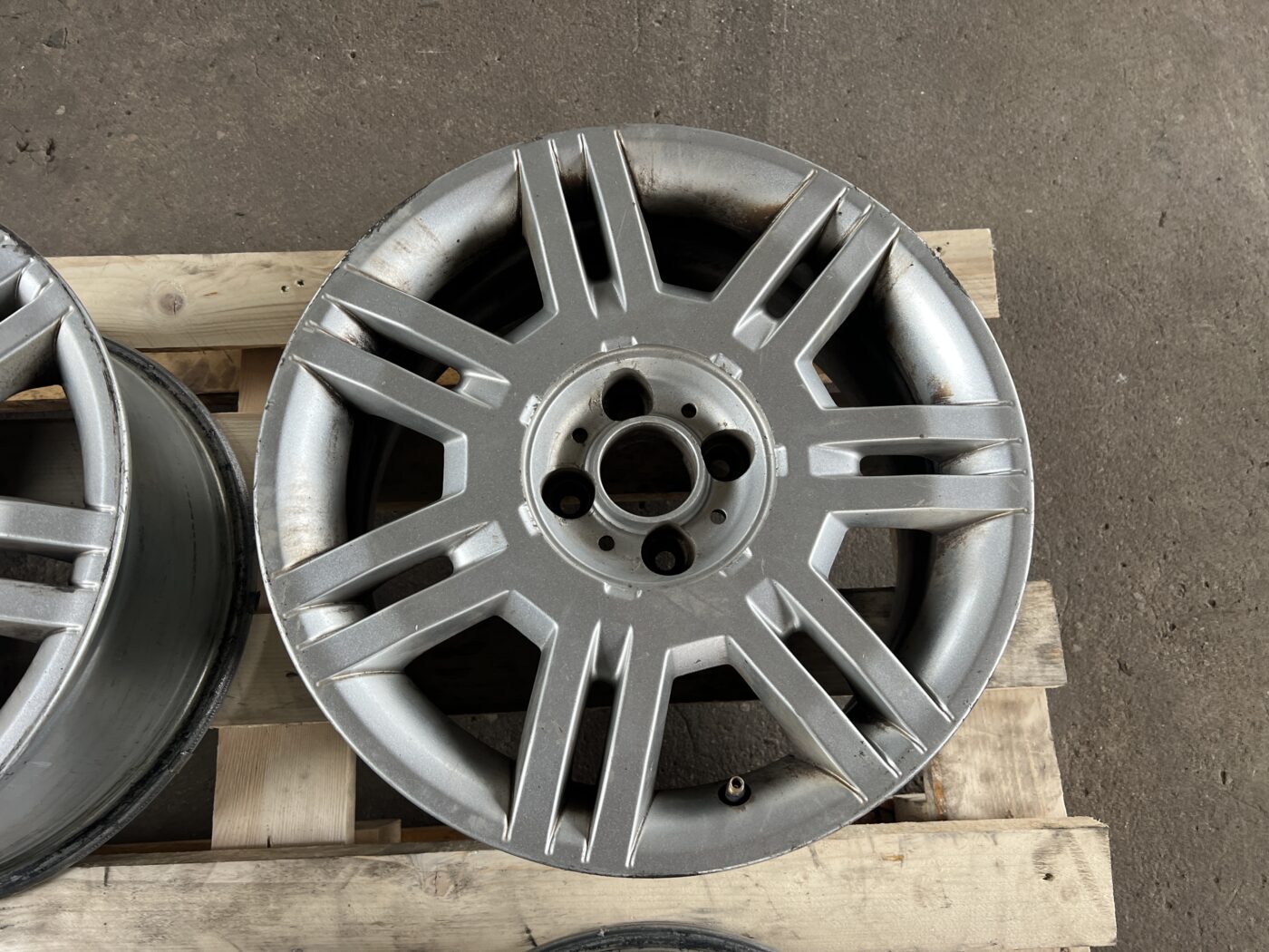 Lietie diski - vieglmetāla (kpl) priekš FIAT STILO 2003 10 Lietie diski - vieglmetāla (kpl) priekš FIAT STILO 2003