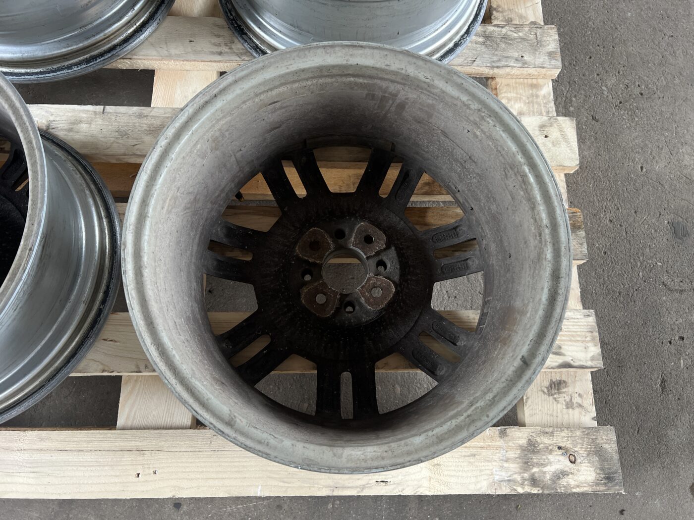 Lietie diski - vieglmetāla (kpl) priekš FIAT STILO 2003 6 Lietie diski - vieglmetāla (kpl) priekš FIAT STILO 2003