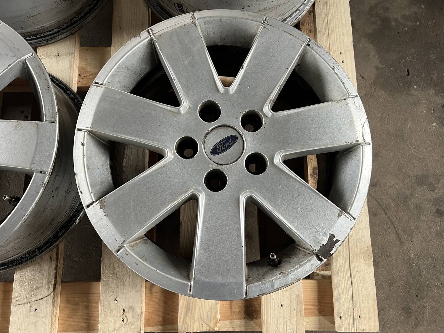 Lietie diski - vieglmetāla (kpl) priekš FORD GALAXY 2005 2 Lietie diski - vieglmetāla (kpl) priekš FORD GALAXY 2005