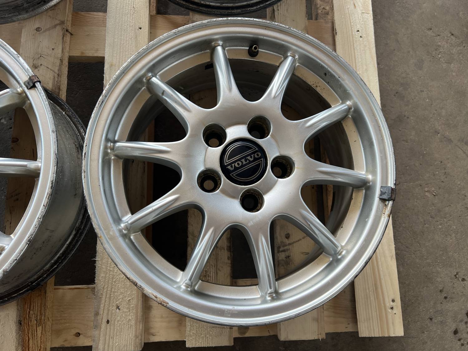 Lietie diski - vieglmetāla (kpl) priekš VOLVO V70 2002 ASHGOLD 13 Lietie diski - vieglmetāla (kpl) priekš VOLVO V70 2002 ASHGOLD