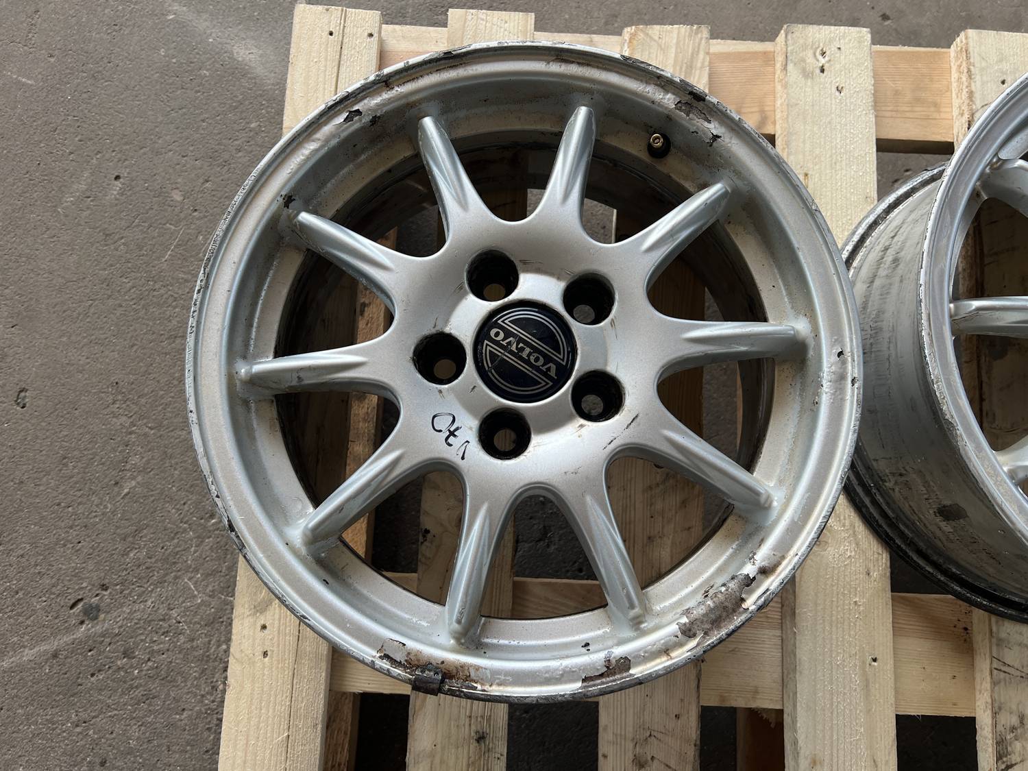 Lietie diski - vieglmetāla (kpl) priekš VOLVO V70 2002 ASHGOLD 12 Lietie diski - vieglmetāla (kpl) priekš VOLVO V70 2002 ASHGOLD