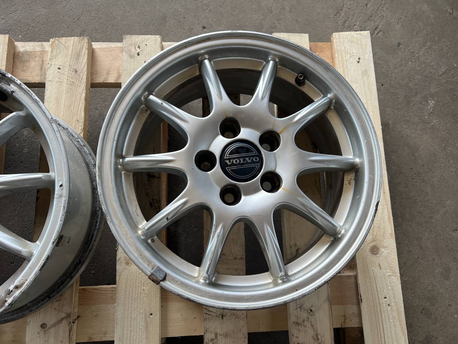 Lietie diski - vieglmetāla (kpl) priekš VOLVO V70 2002 ASHGOLD 11 Lietie diski - vieglmetāla (kpl) priekš VOLVO V70 2002 ASHGOLD