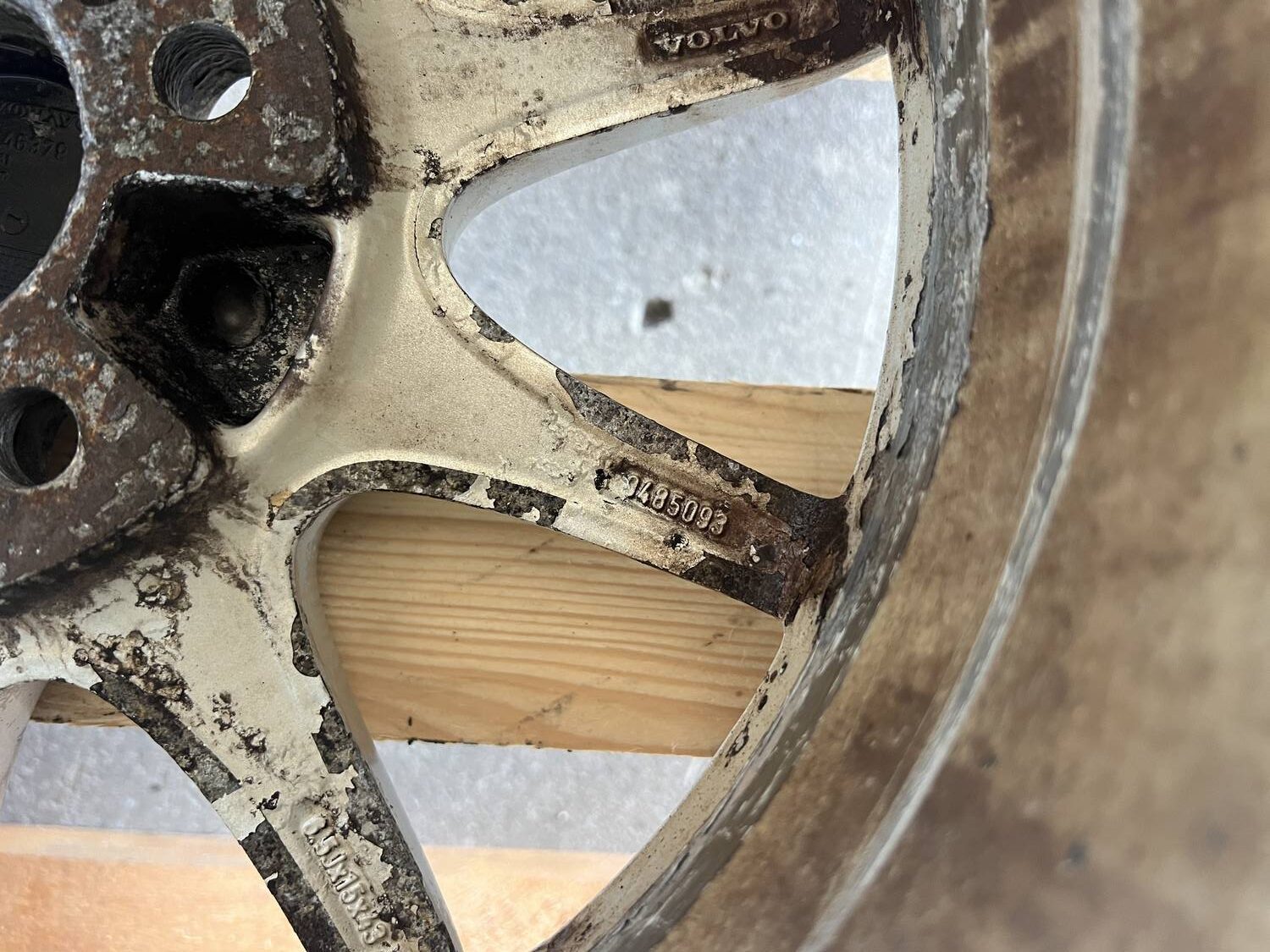 Lietie diski - vieglmetāla (kpl) priekš VOLVO V70 2002 ASHGOLD 5 Lietie diski - vieglmetāla (kpl) priekš VOLVO V70 2002 ASHGOLD