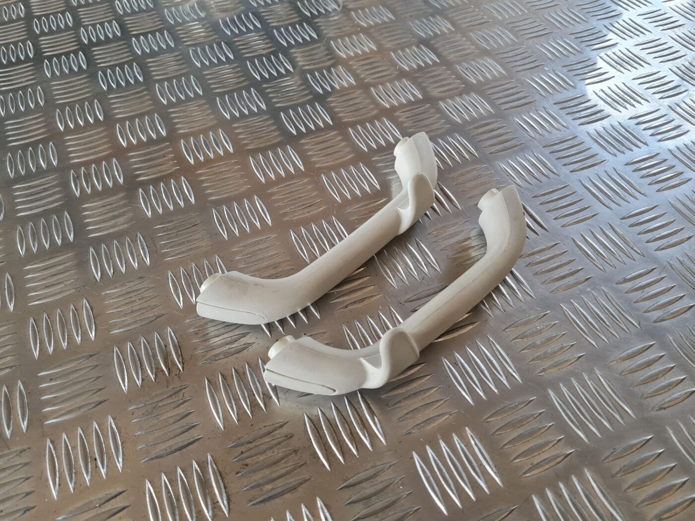 Salona rokturis griestos priekš DODGE JOURNEY 2010 1 Salona rokturis griestos priekš DODGE JOURNEY 2010