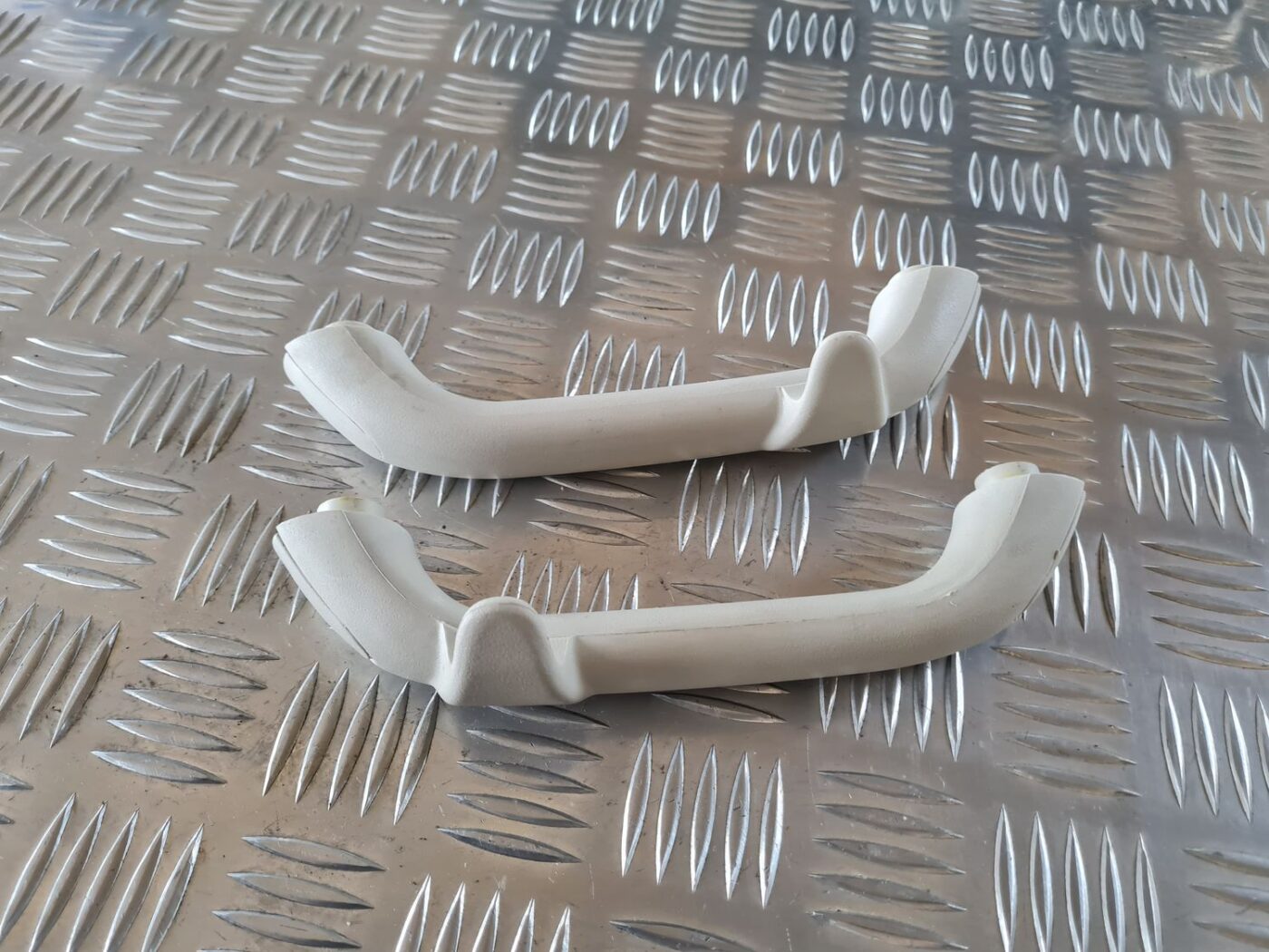 Salona rokturis griestos priekš DODGE JOURNEY 2010 2 Salona rokturis griestos priekš DODGE JOURNEY 2010