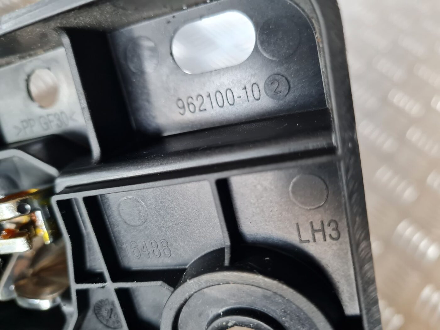 Salona durvju rokturis, aizmugures kreisais priekš DODGE JOURNEY 2010 3 Salona durvju rokturis, aizmugures kreisais priekš DODGE JOURNEY 2010